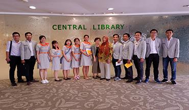 Thư viện Đại học Tôn Đức Thắng tham quan và học tập tại Singapore
